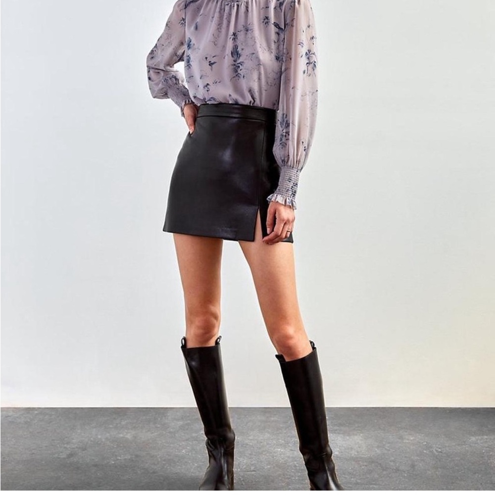 Aritzia Tempest Vegan Leather Skirt - Black size 2